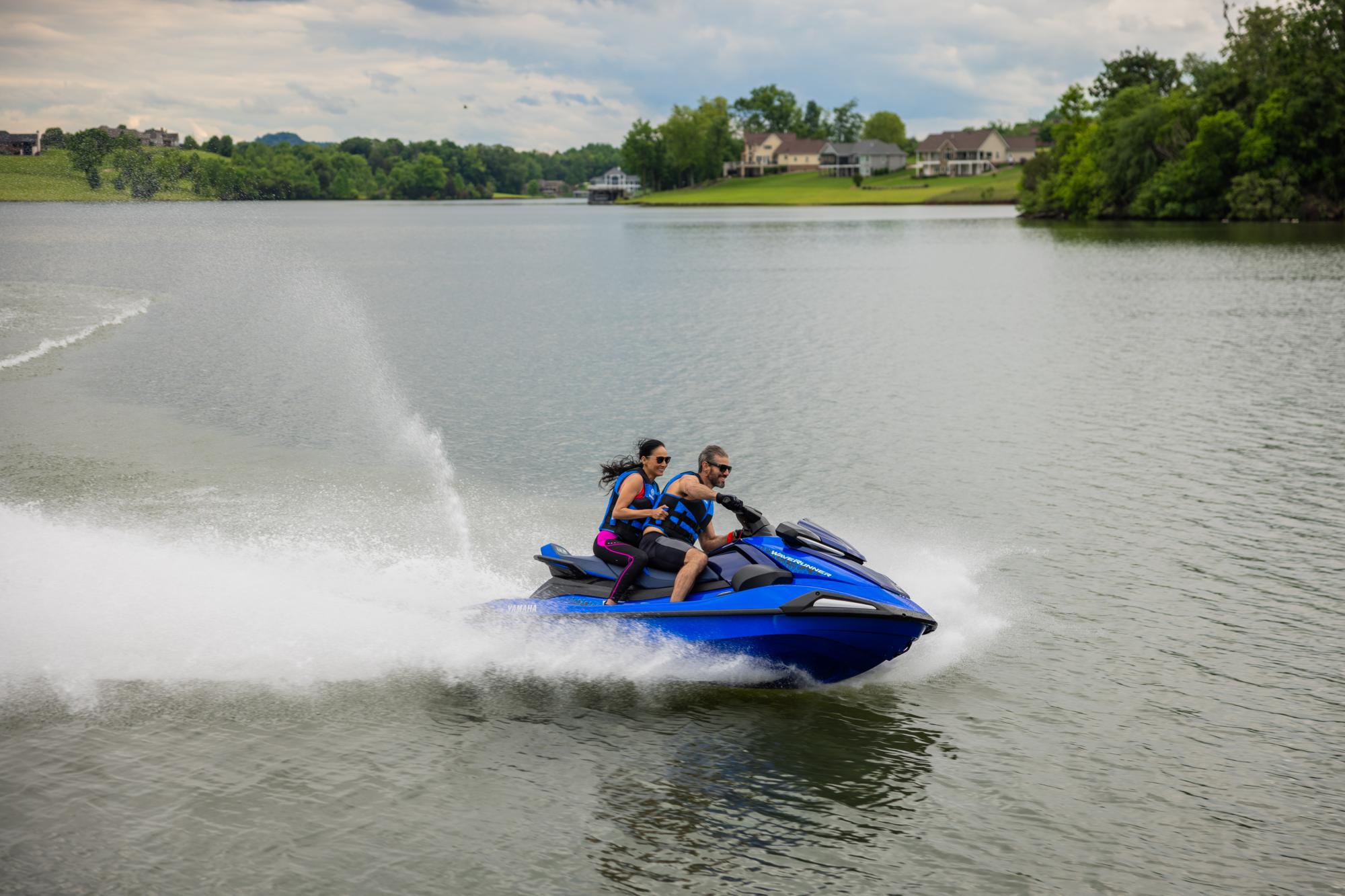2026-Yamaha-VXLTDHO-EU-Azure_Blue-Action-005-03
